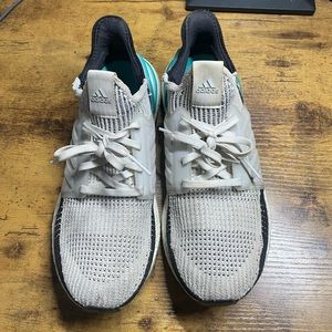 Adidas Ultra Boost 22 size 8M
